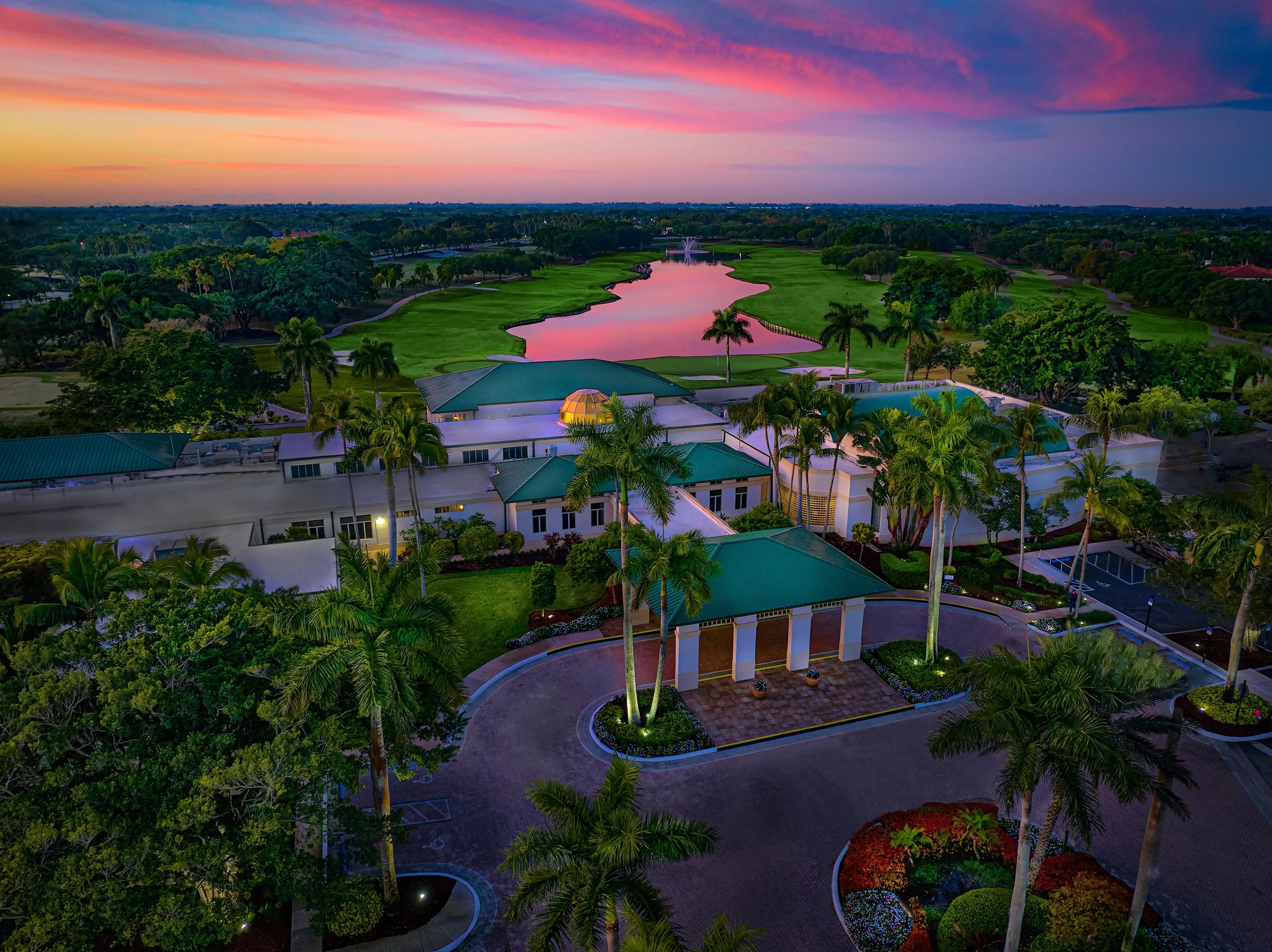 Weston Hills CC-Clubhouse drive 02 drone (1)