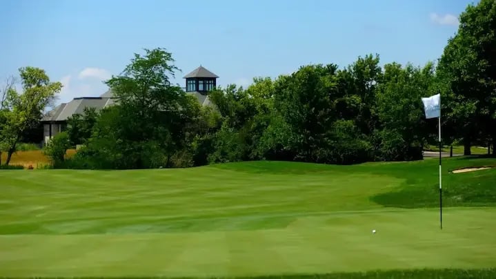 Four Bridges course and flag
