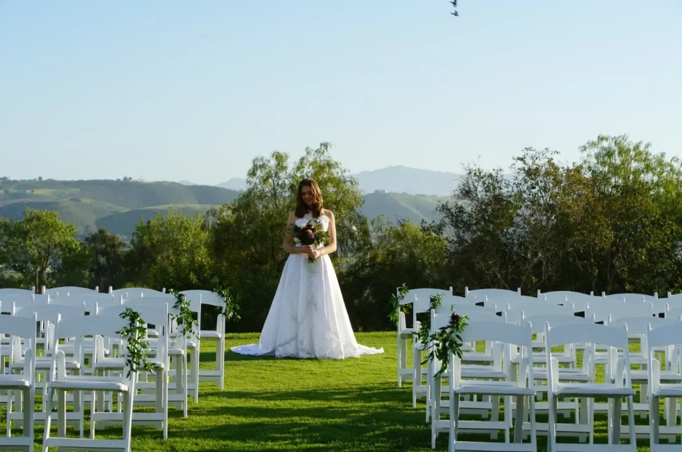 Tierra Rejada bride outside