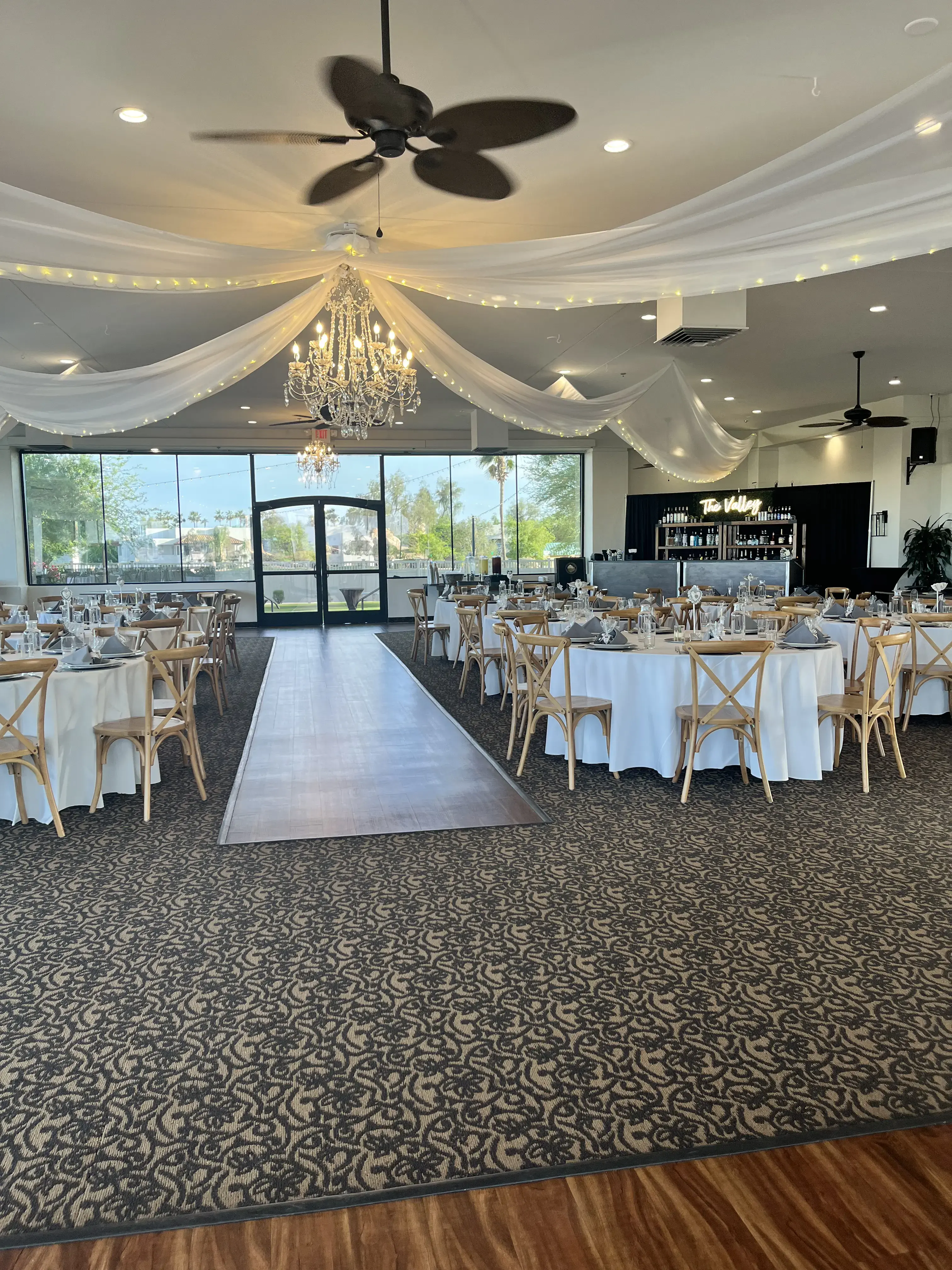 Palm_Valley_Ballroom_set_up